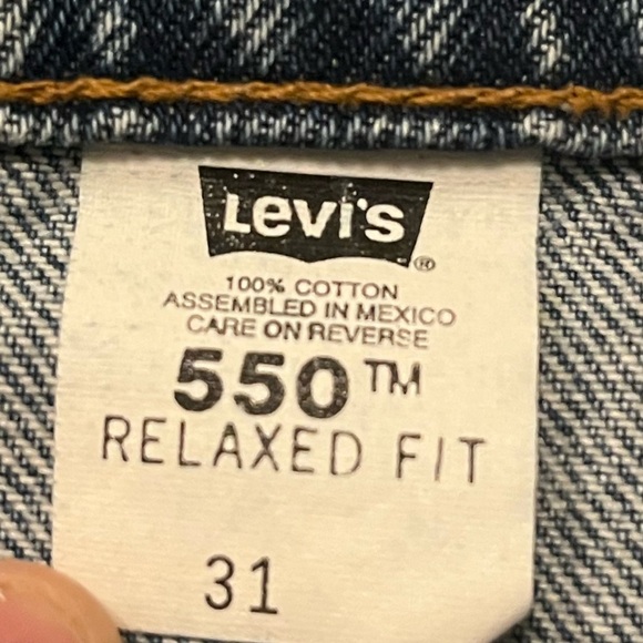 Vintage White Tab Levi’s Denim Shorts 8’ - Picture 4 of 6